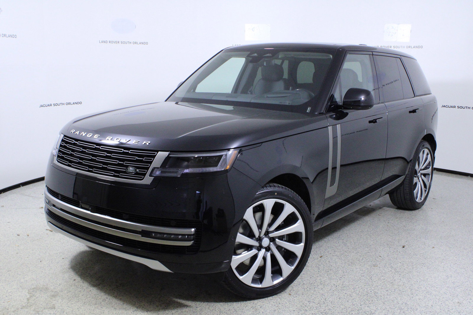 New 2025 Land Rover Range Rover SE