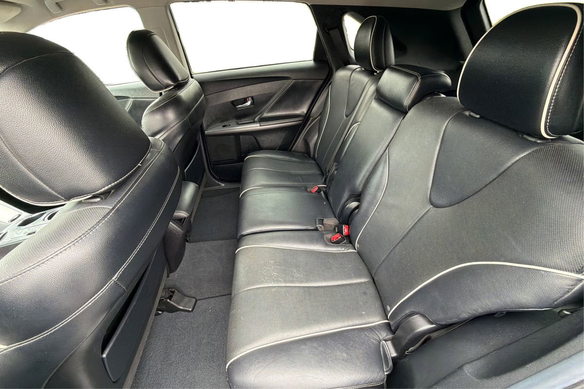 Used 2014 Toyota Venza XLE image 10