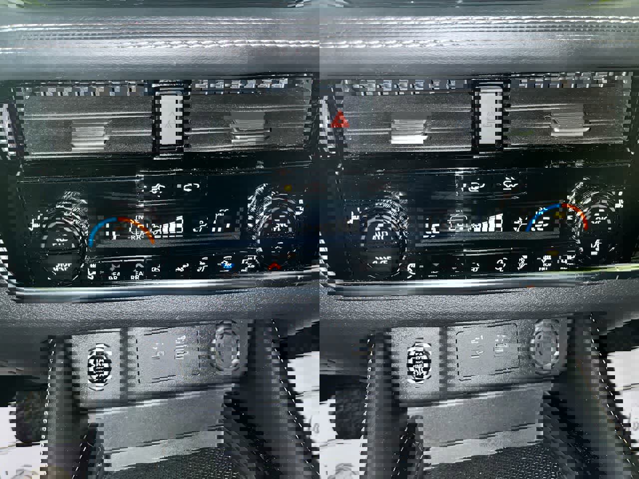 Used 2023 Nissan Rogue SL w/ SL Premium Package image 21