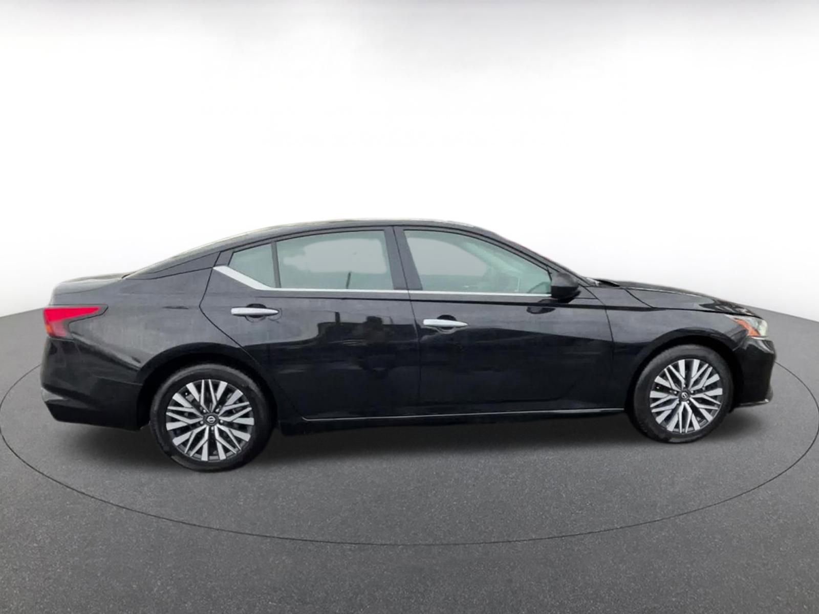 Used 2025 Nissan Altima 2.5 SV image 16