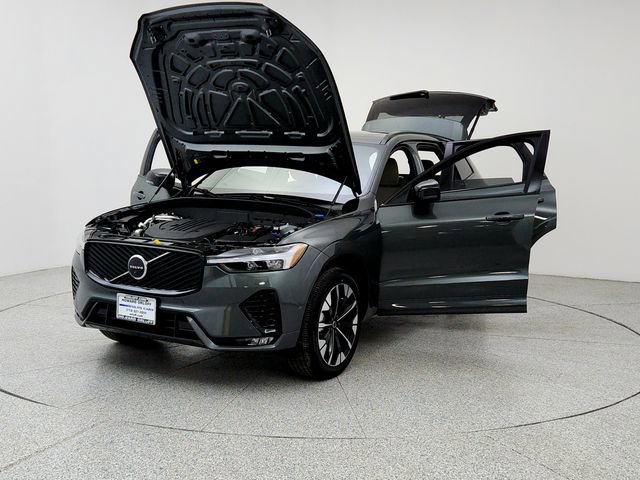 New 2026 Volvo XC60 B5 Plus w/ Climate Package image 9