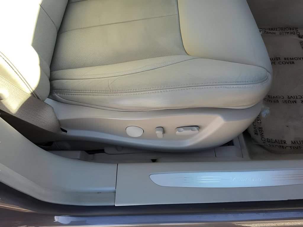 Used 2007 Cadillac DTS Luxury I w/ Sun And Sound Package FWD image 35