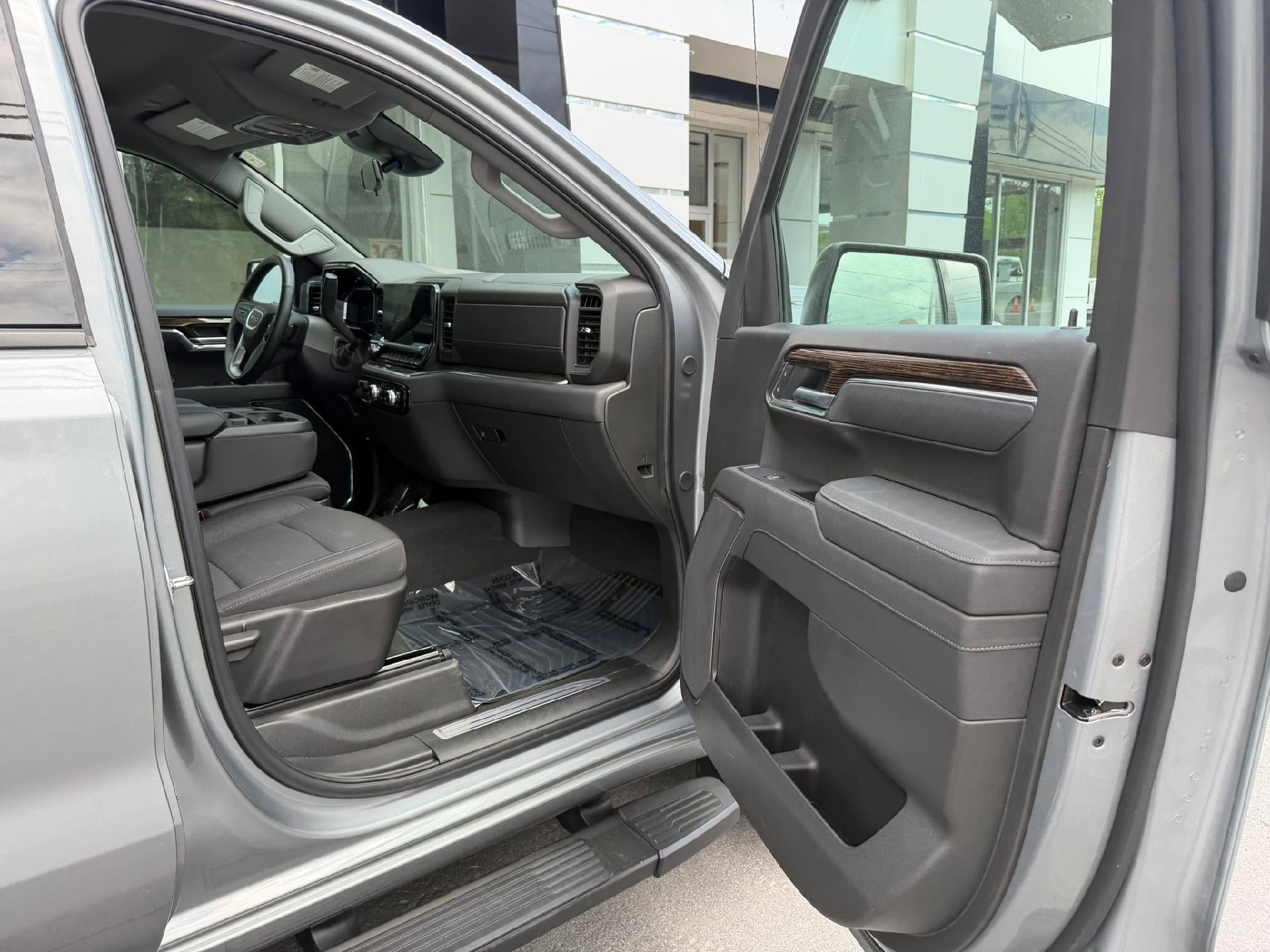 Used 2025 GMC Sierra 1500 Elevation AWD/4WD image 25