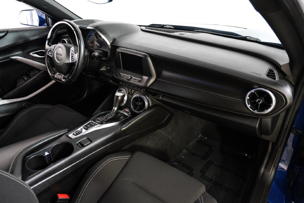 Used 2020 Chevrolet Camaro LT RWD image 9