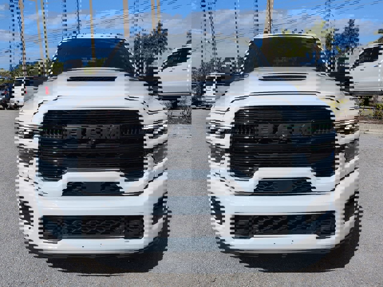 Used 2025 RAM 3500 Laramie AWD/4WD image 3