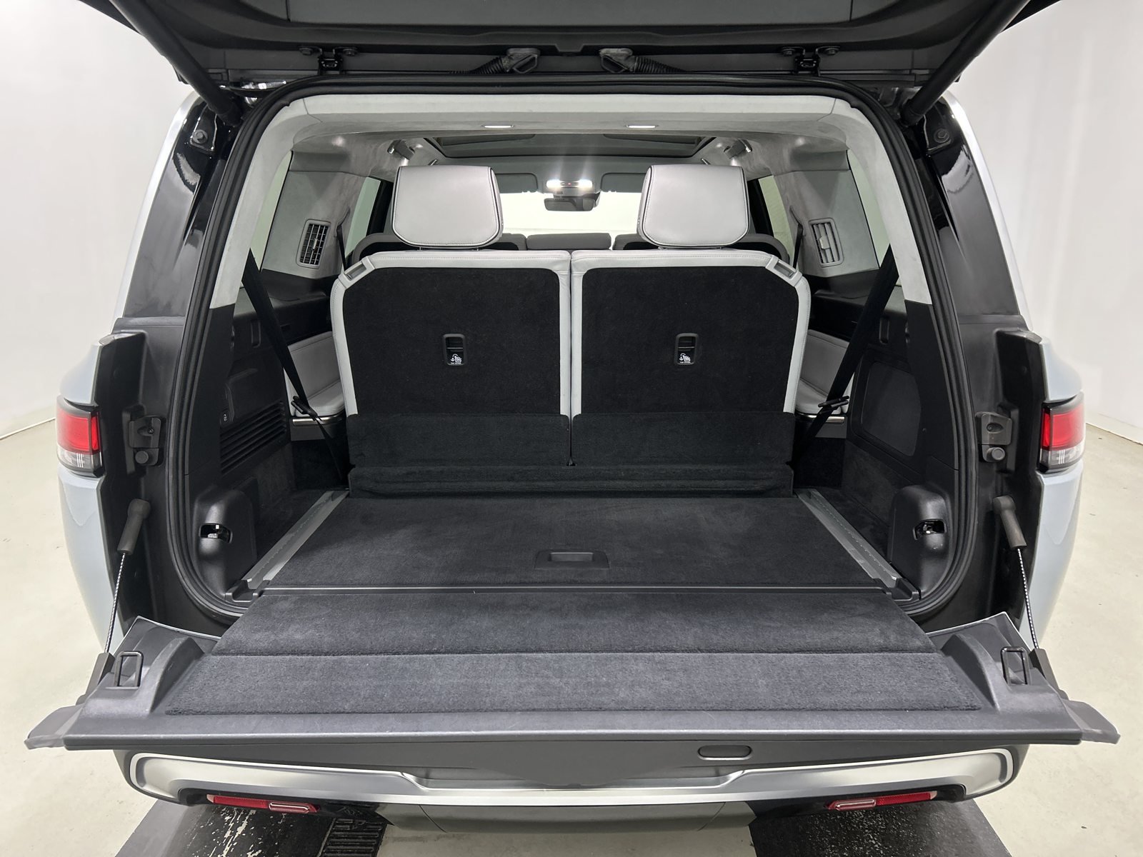 Used 2023 Rivian R1S Adventure Quad AWD/4WD image 15