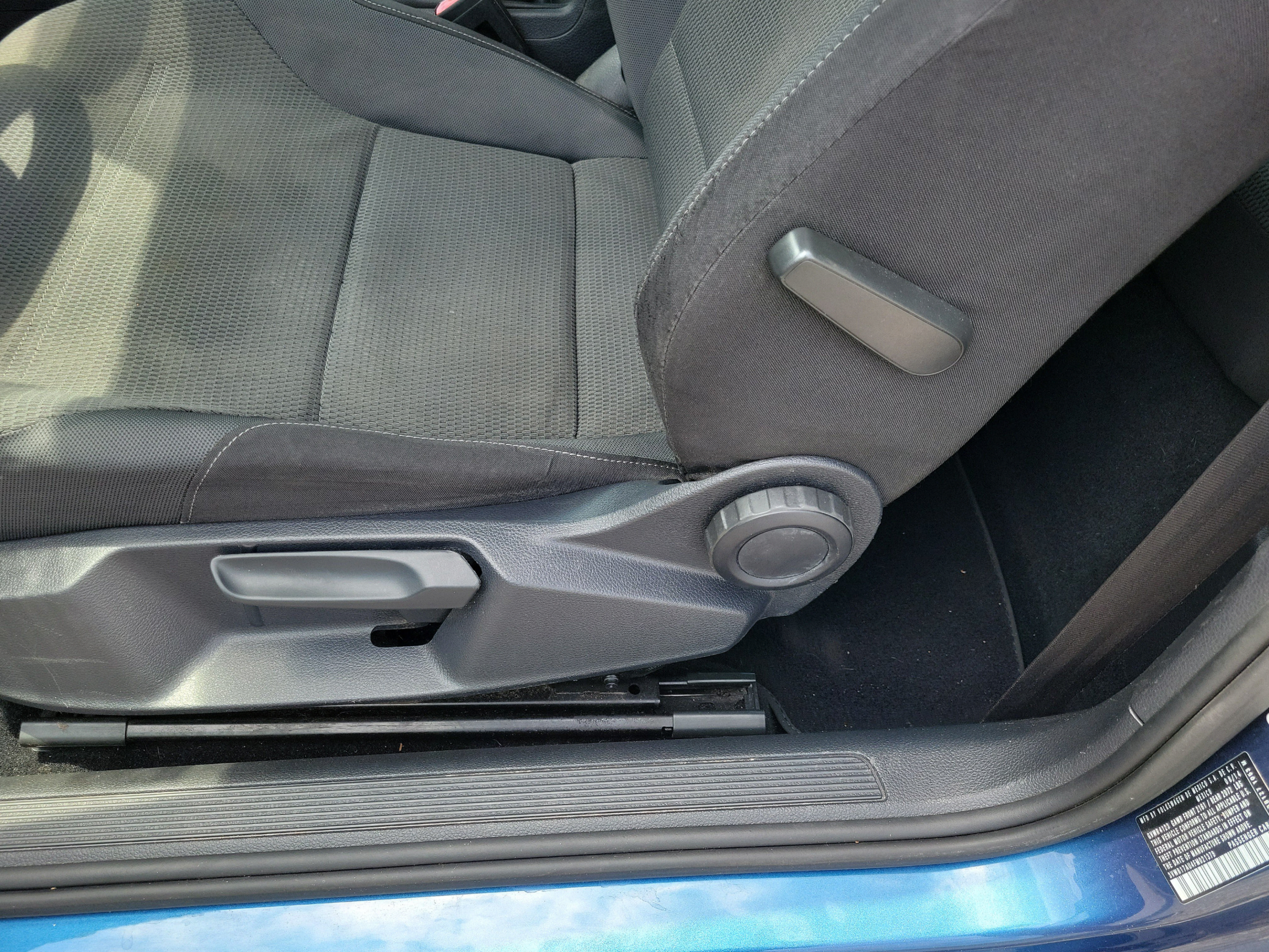 Used 2015 Volkswagen Golf S FWD image 18
