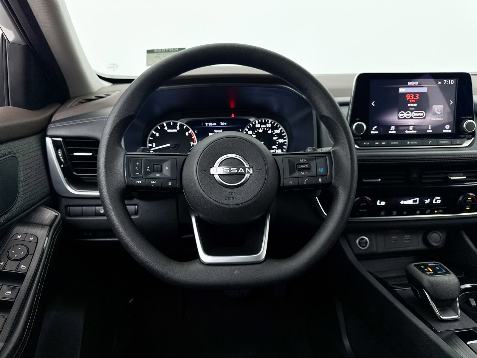 Used 2022 Nissan Rogue SV image 32