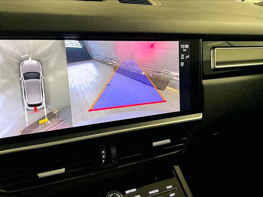 Certified 2023 Porsche Cayenne Platinum Edition image 26