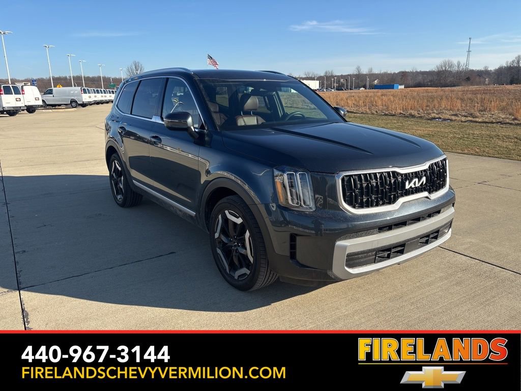 Used 2023 Kia Telluride EX w/ EX Captain's Chair Package image 8