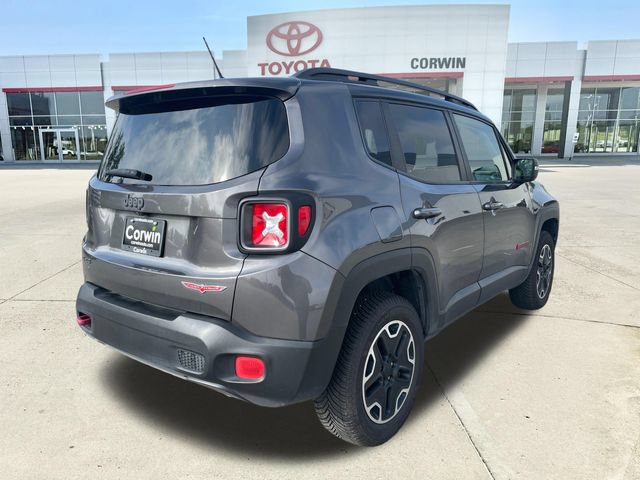 Used 2017 Jeep Renegade Trailhawk AWD/4WD image 5