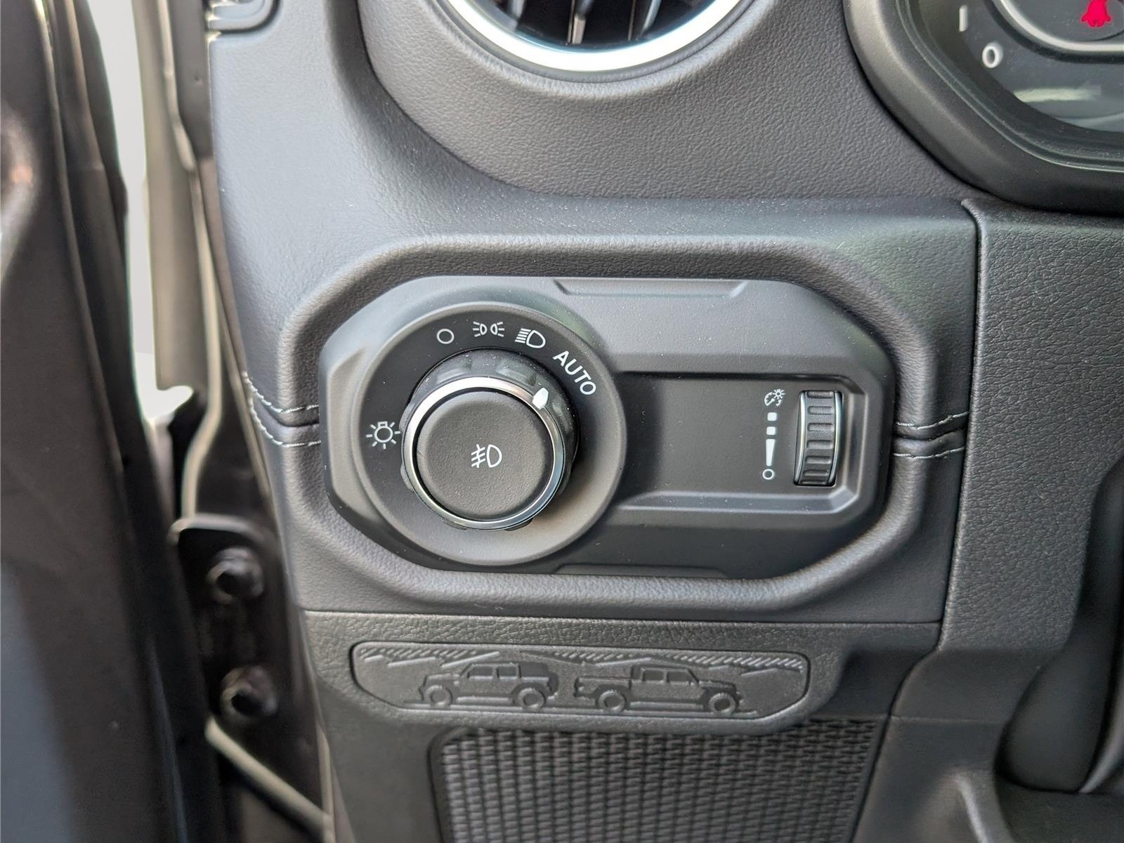 New 2025 Jeep Wrangler Unlimited Sahara w/ Safety Group AWD/4WD image 16