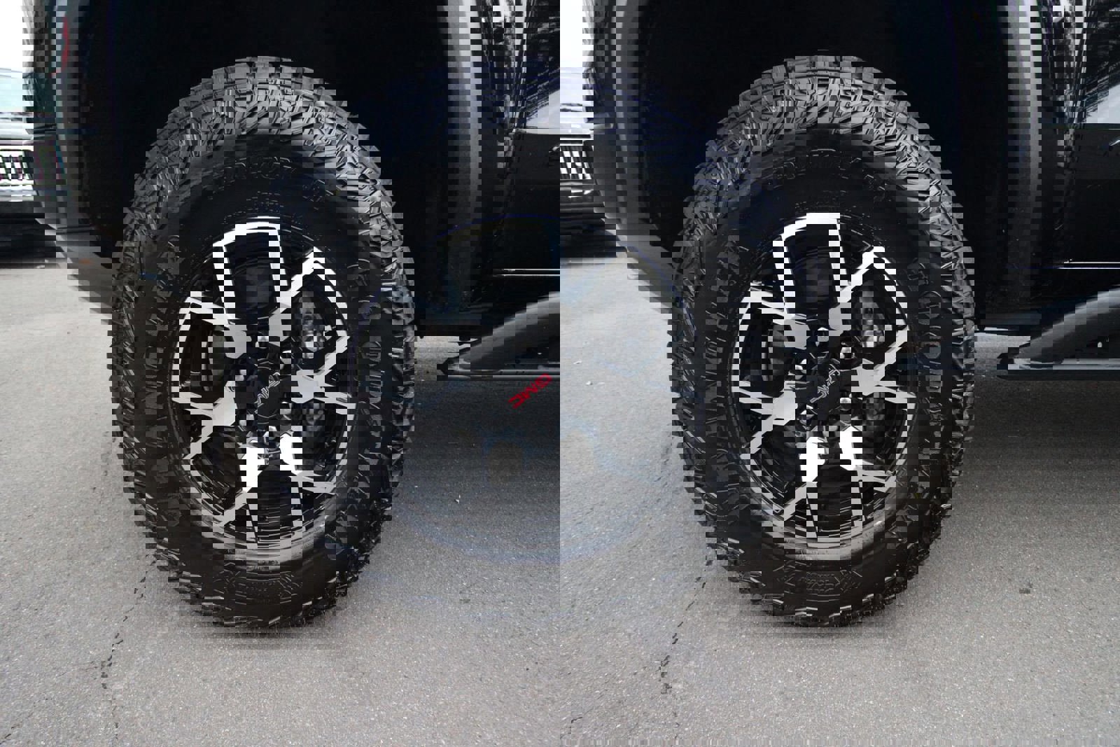 Used 2024 GMC Canyon AT4X AWD/4WD image 31