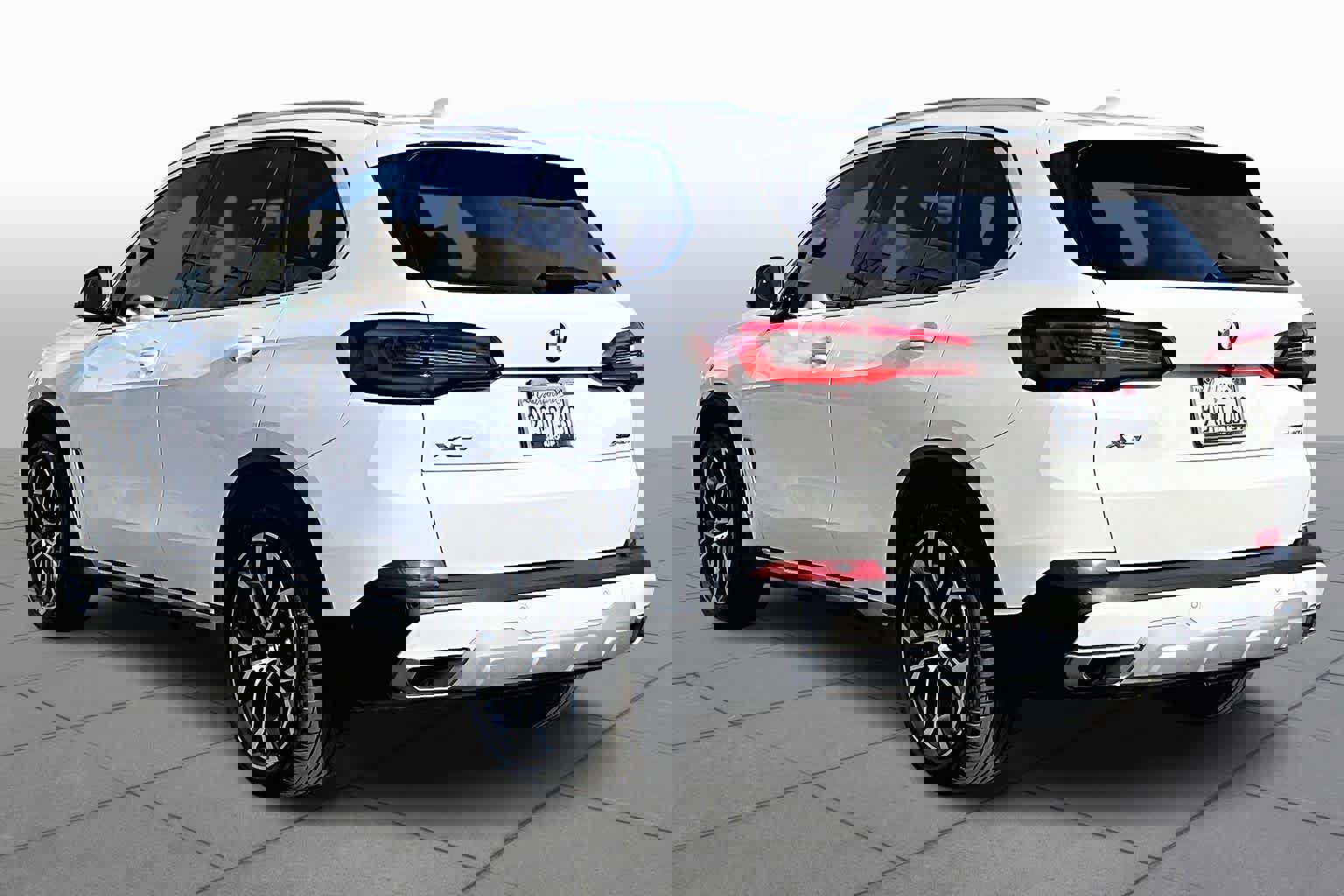 Used 2022 BMW X5 sDrive40i w/ Parking Assistance Package RWD image 11