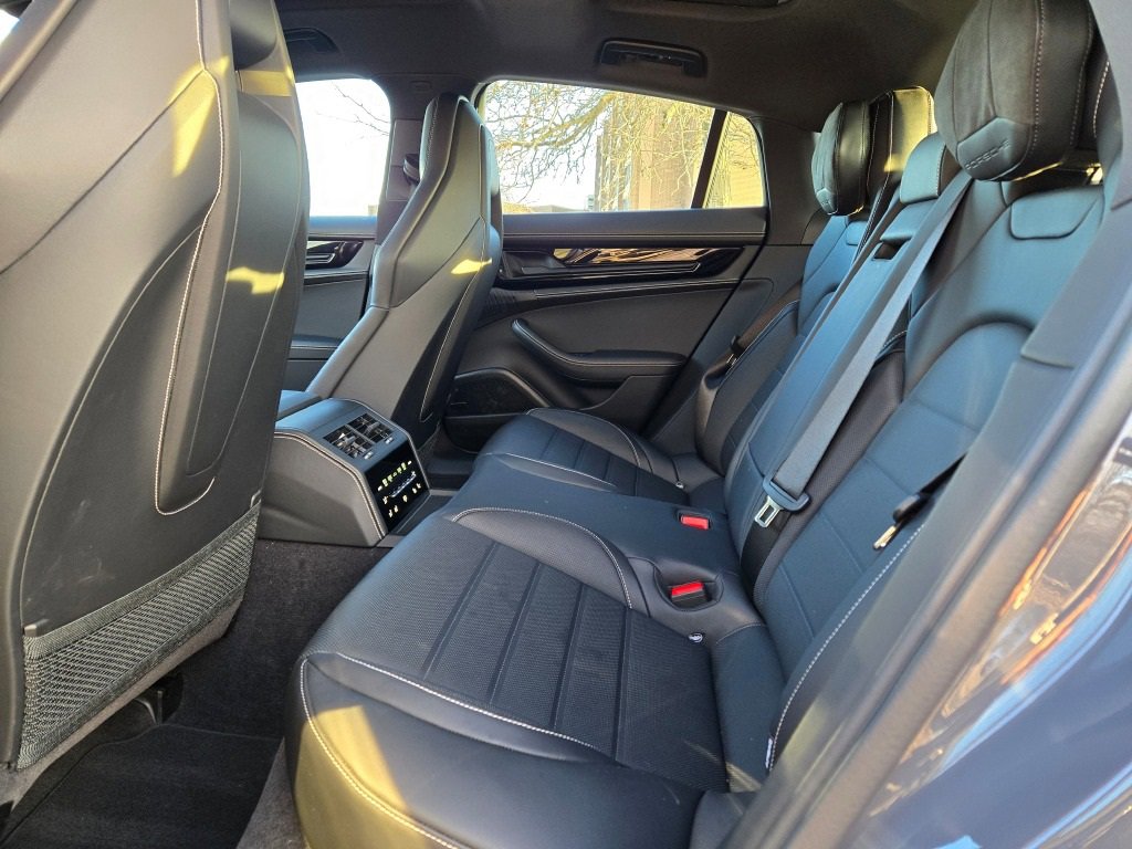 Used 2025 Porsche Panamera 4 image 33