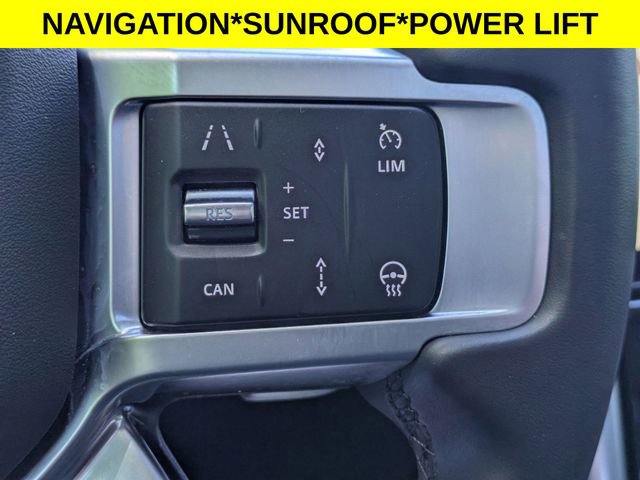 Used 2023 Land Rover Discovery S image 18