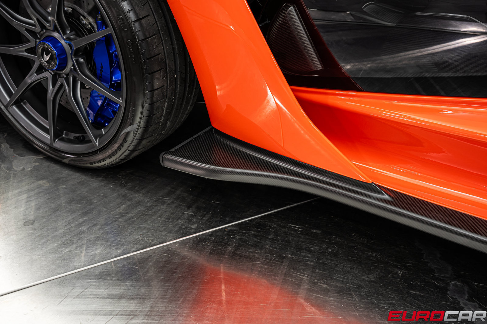 Used 2019 McLaren Senna RWD image 26
