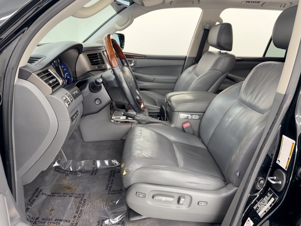 Used 2010 Lexus LX 570 4WD w/ Luxury Pkg image 5