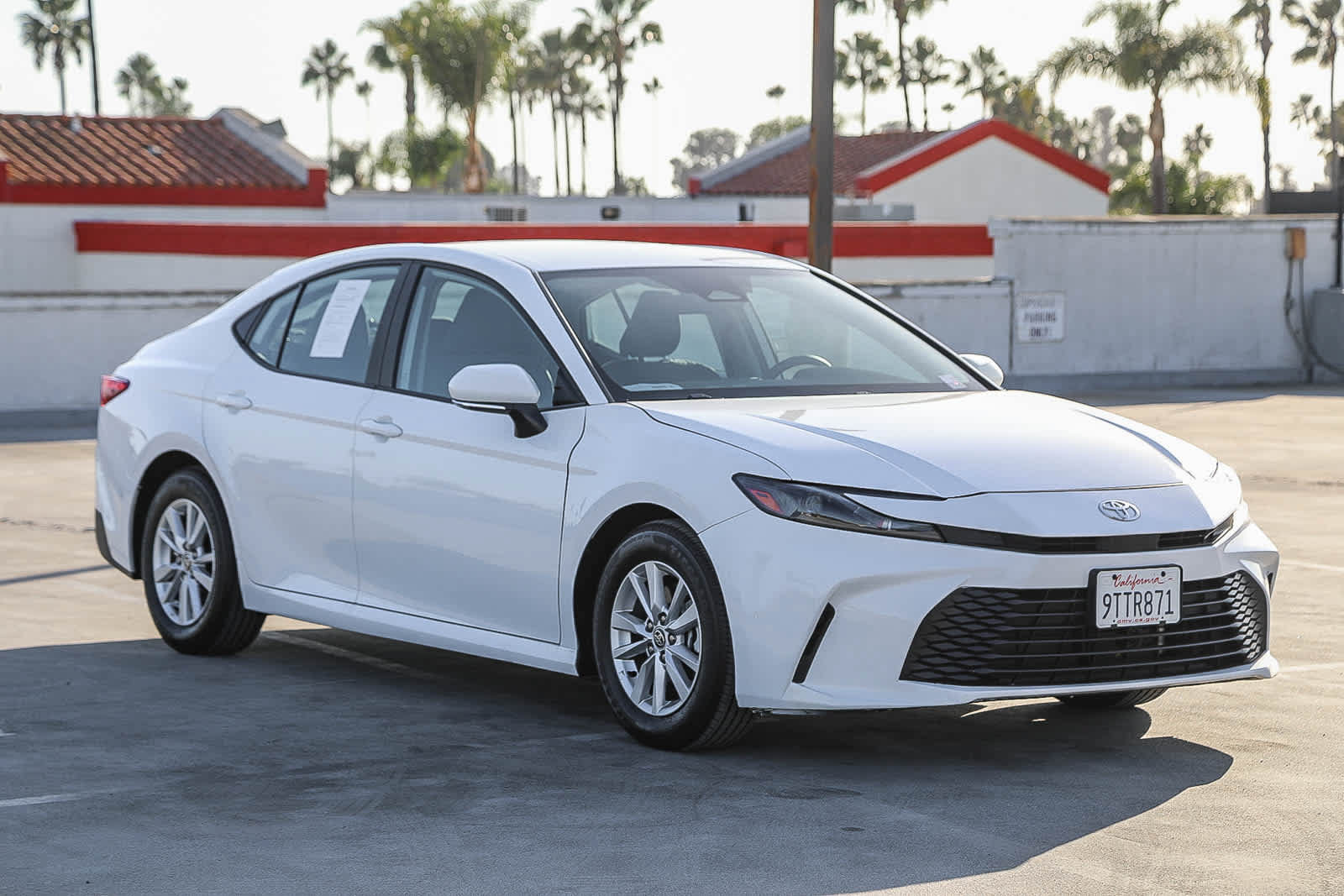 Used 2025 Toyota Camry LE w/ Convenience Package FWD image 4