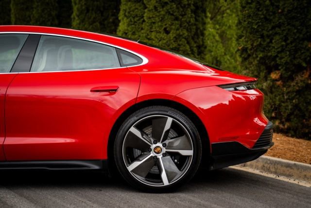 Used 2020 Porsche Taycan Turbo image 11