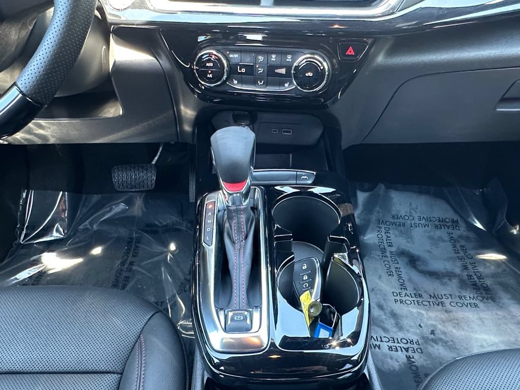Used 2025 Chevrolet Trax RS FWD image 11