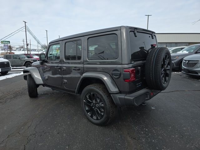 Used 2025 Jeep Wrangler Unlimited Sahara w/ Safety Group image 4