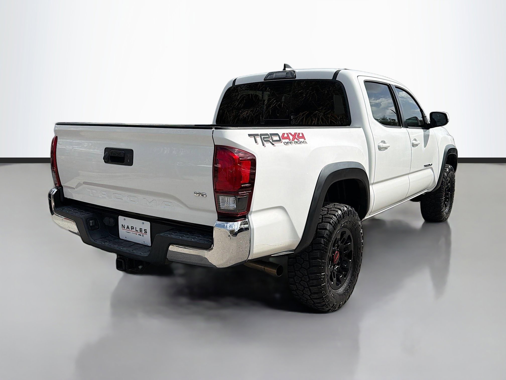 Used 2019 Toyota Tacoma TRD Off-Road AWD/4WD image 4