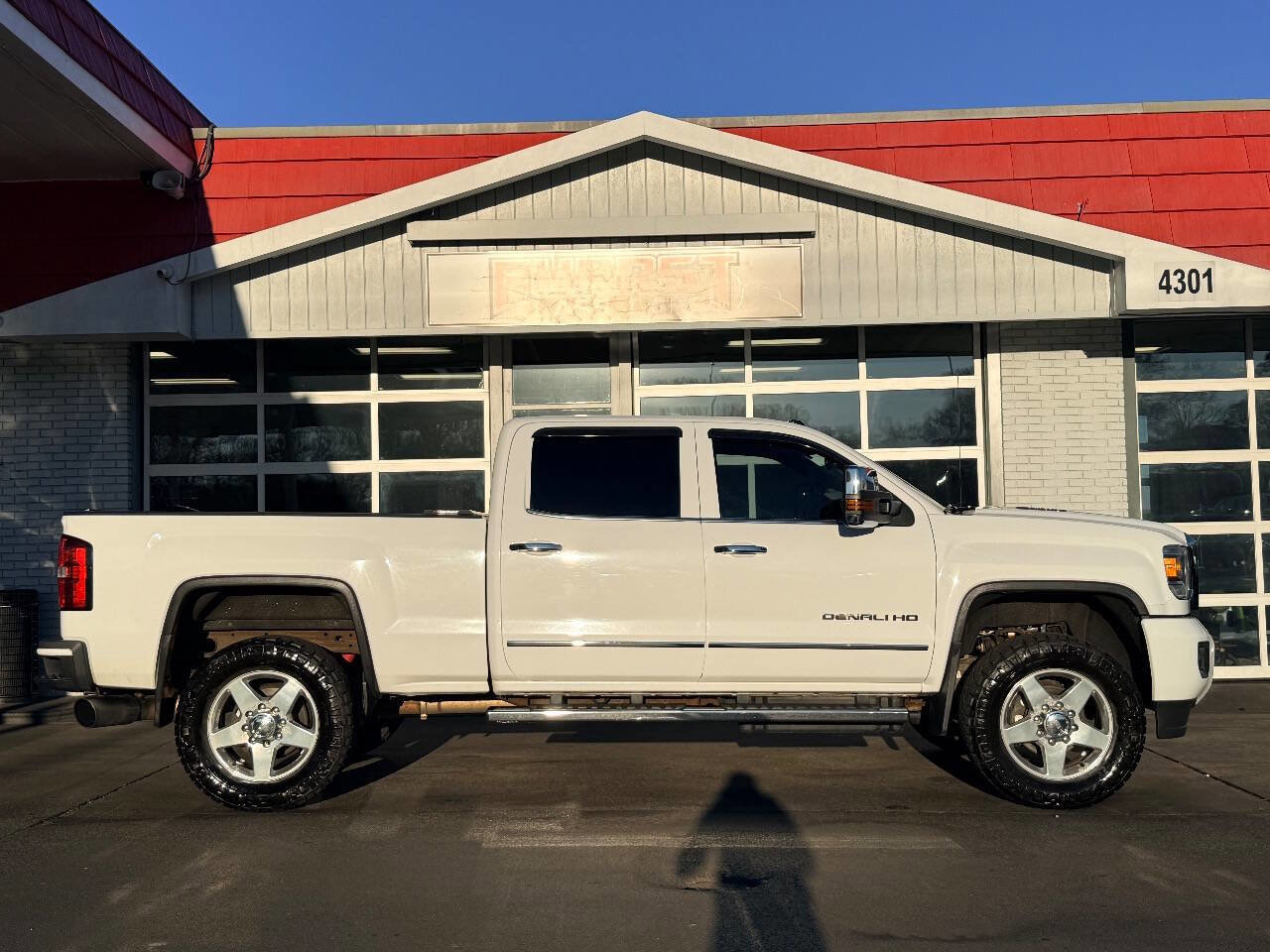 Used 2015 GMC Sierra 2500 Denali w/ Duramax Plus Package image 2
