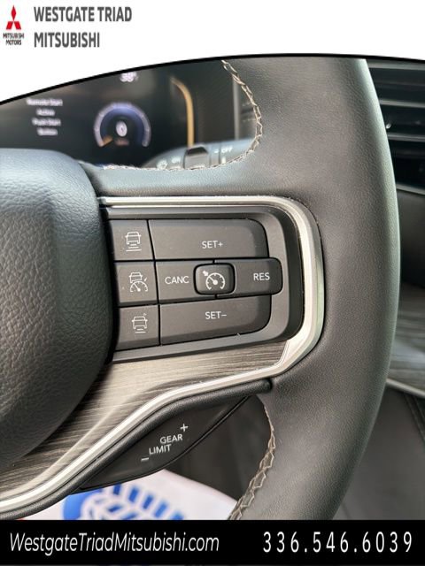 Used 2024 Jeep Wagoneer L Series II AWD/4WD image 8