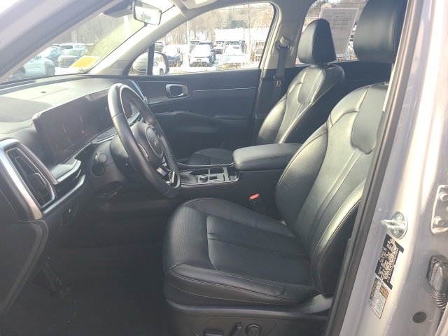 Used 2024 Kia Sorento S image 17