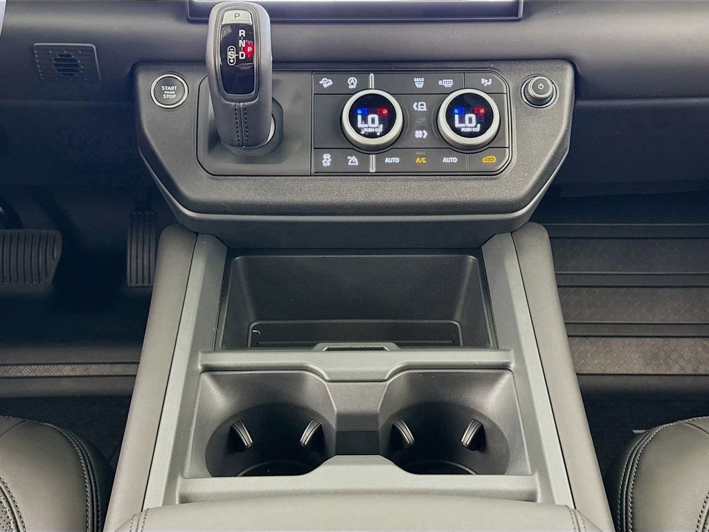 Used 2025 Land Rover Defender 110 X-Dynamic SE image 12