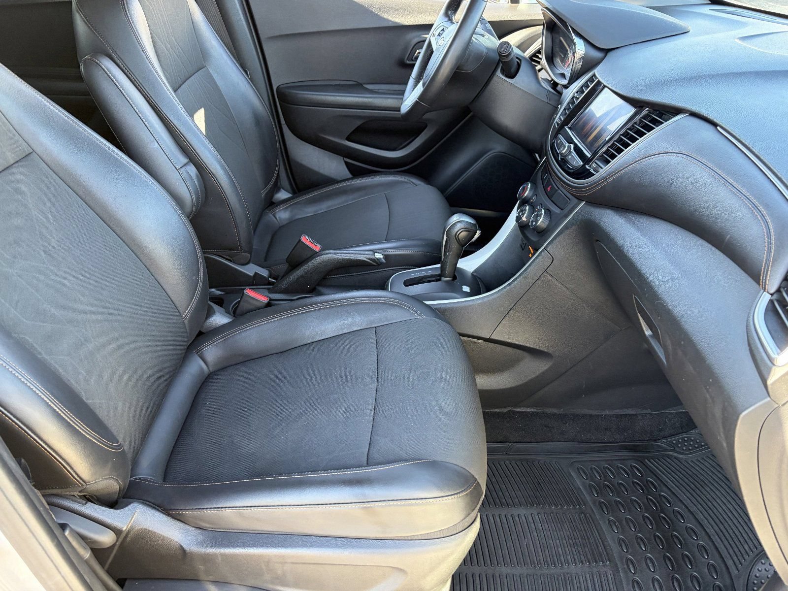 Certified 2022 Chevrolet Trax LT w/ Sport Edition FWD image 12