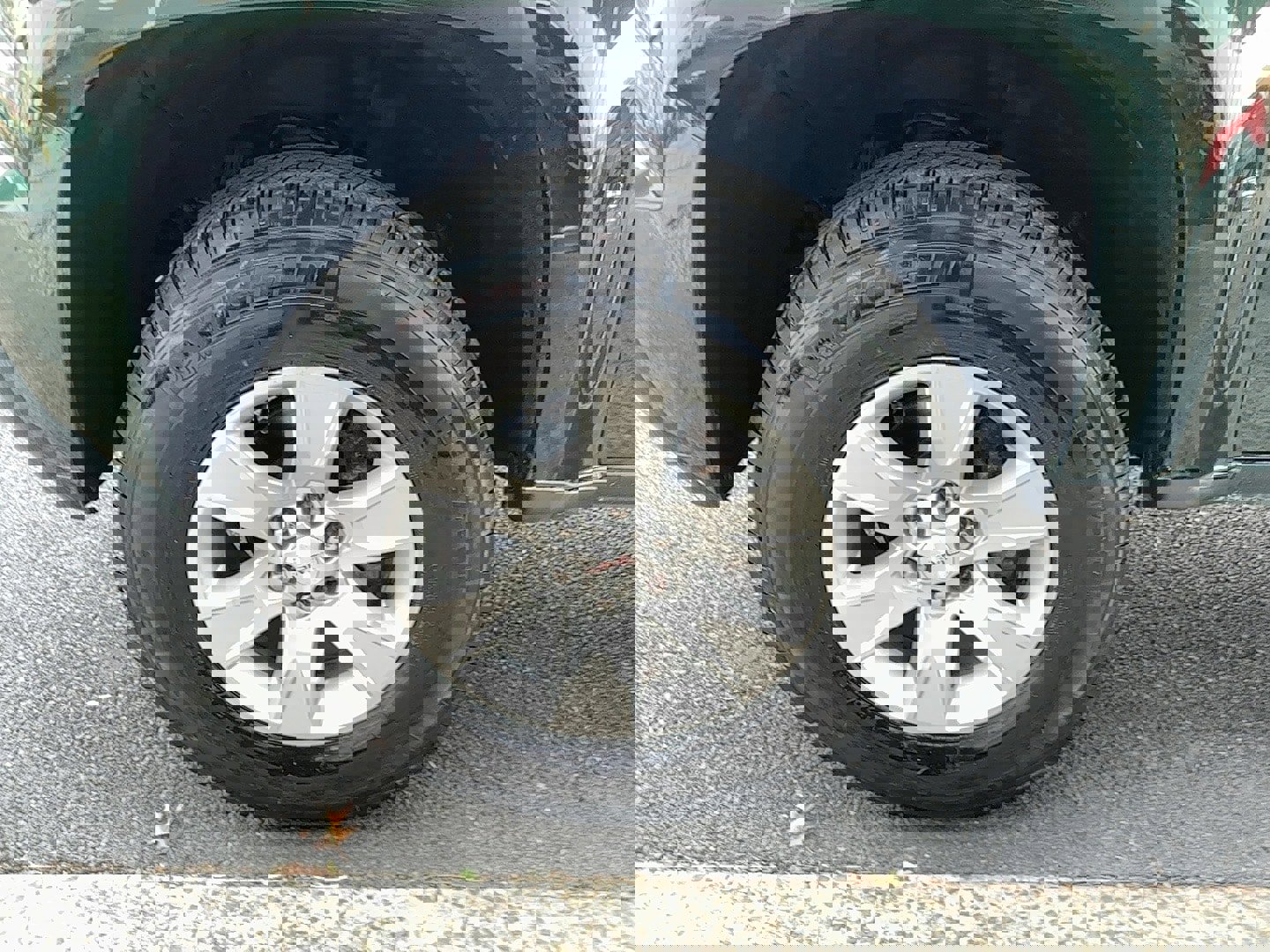 Used 2015 GMC Canyon SLE image 24