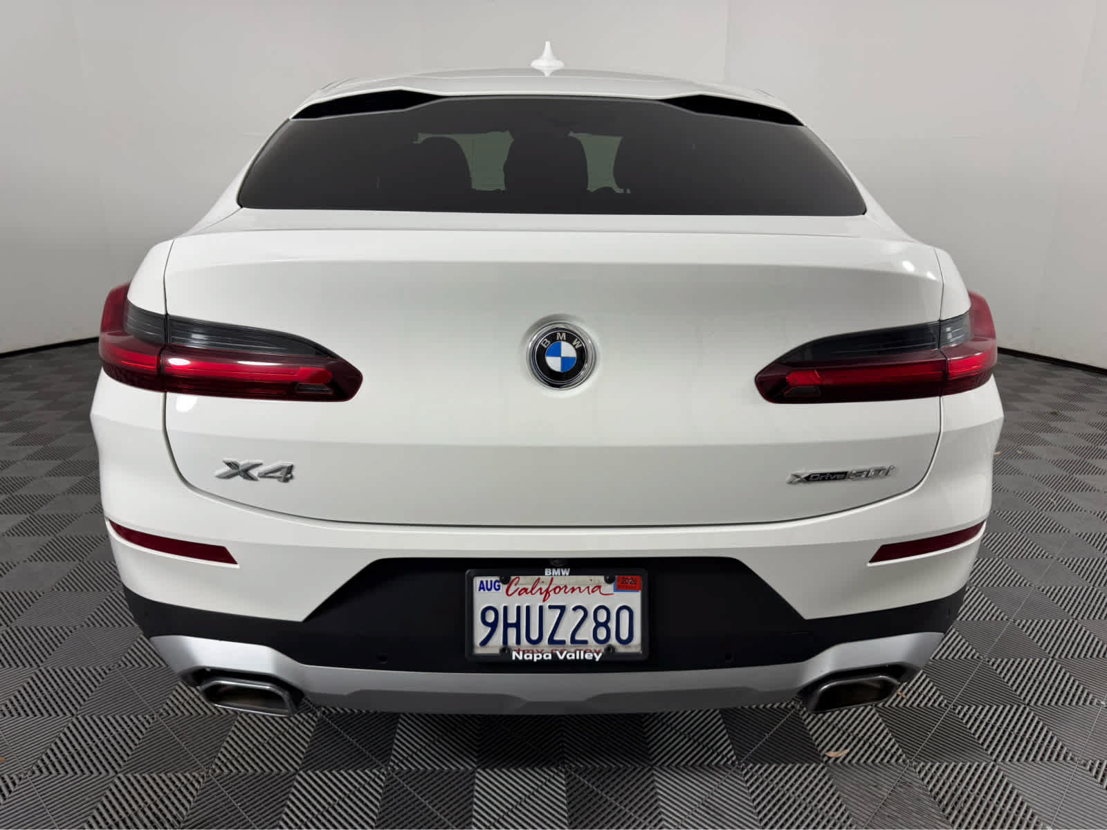 Used 2023 BMW X4 xDrive30i w/ Parking Assistance Package AWD/4WD image 4