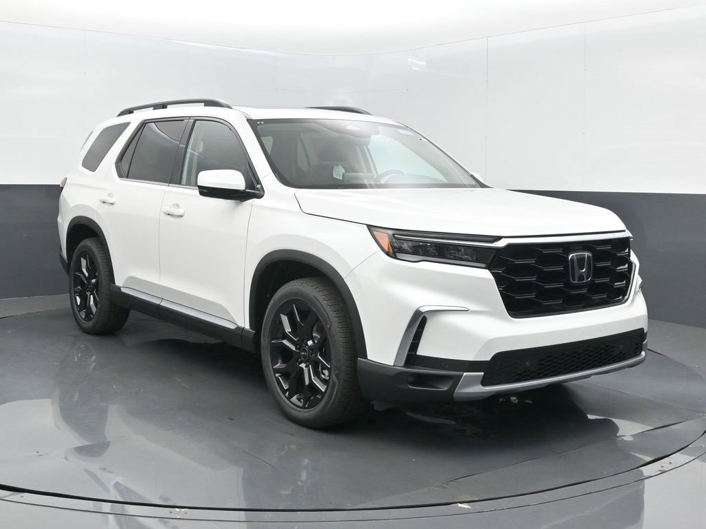 New 2025 Honda Pilot Touring image 2