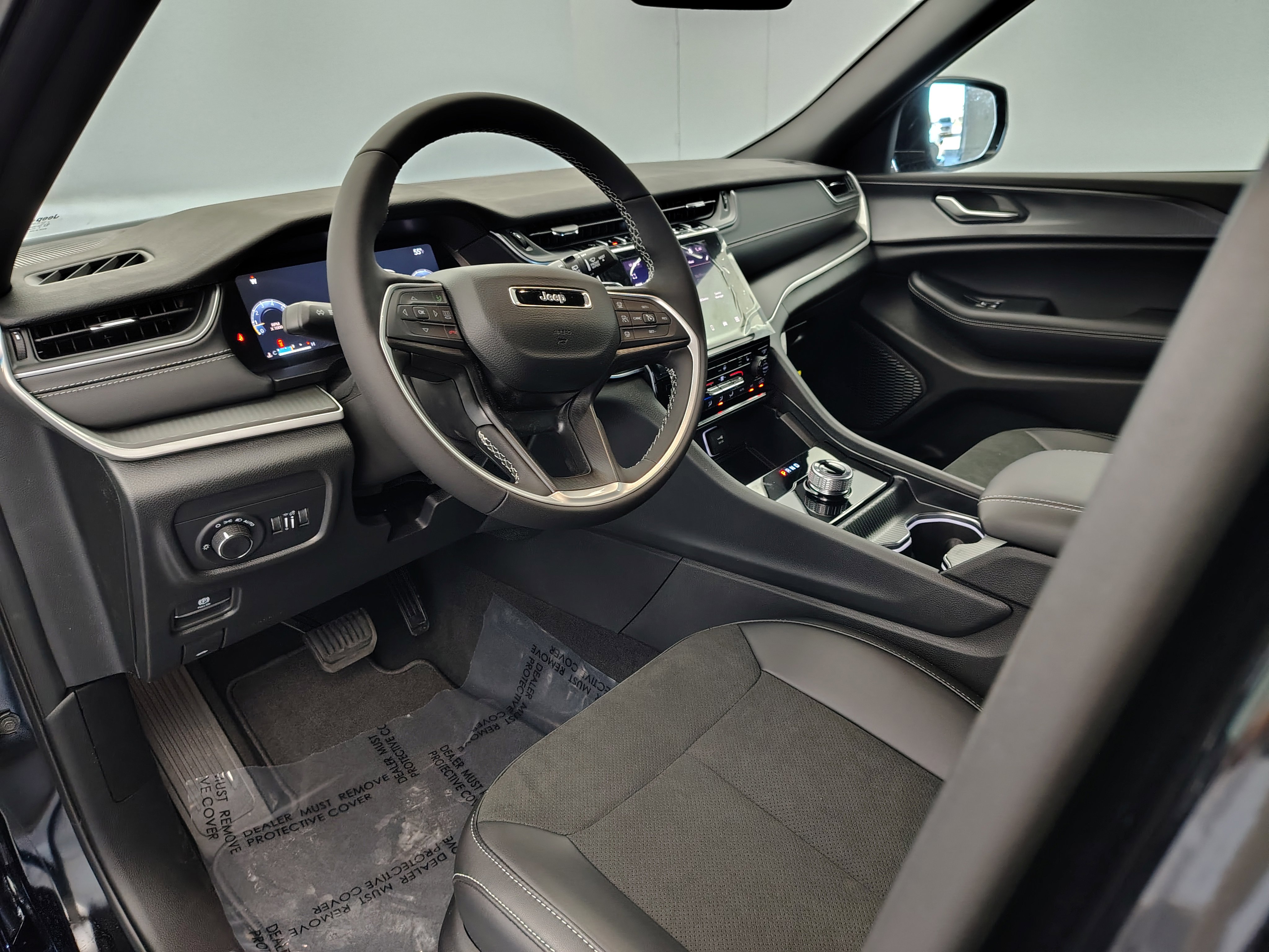 New 2025 Jeep Grand Cherokee Altitude image 37