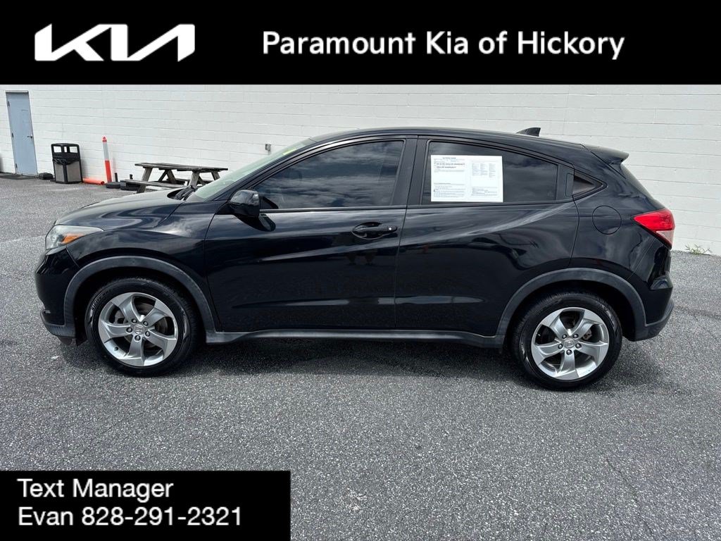 Used 2017 Honda HR-V LX image 4