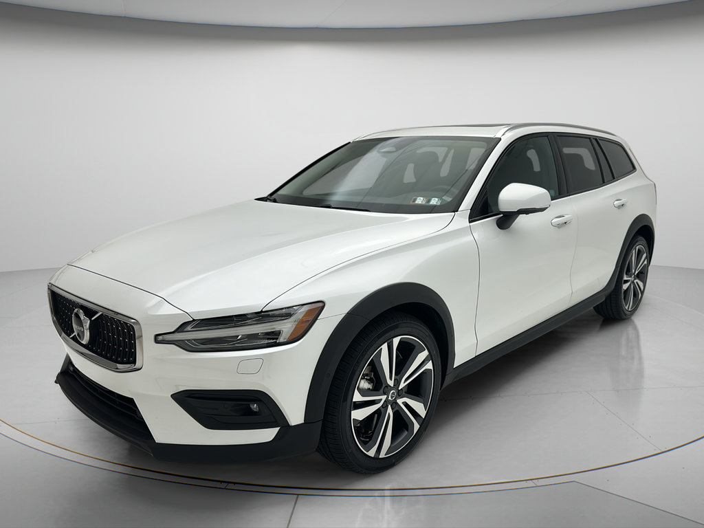 Used 2025 Volvo V60 B5 Cross Country Plus AWD/4WD image 3