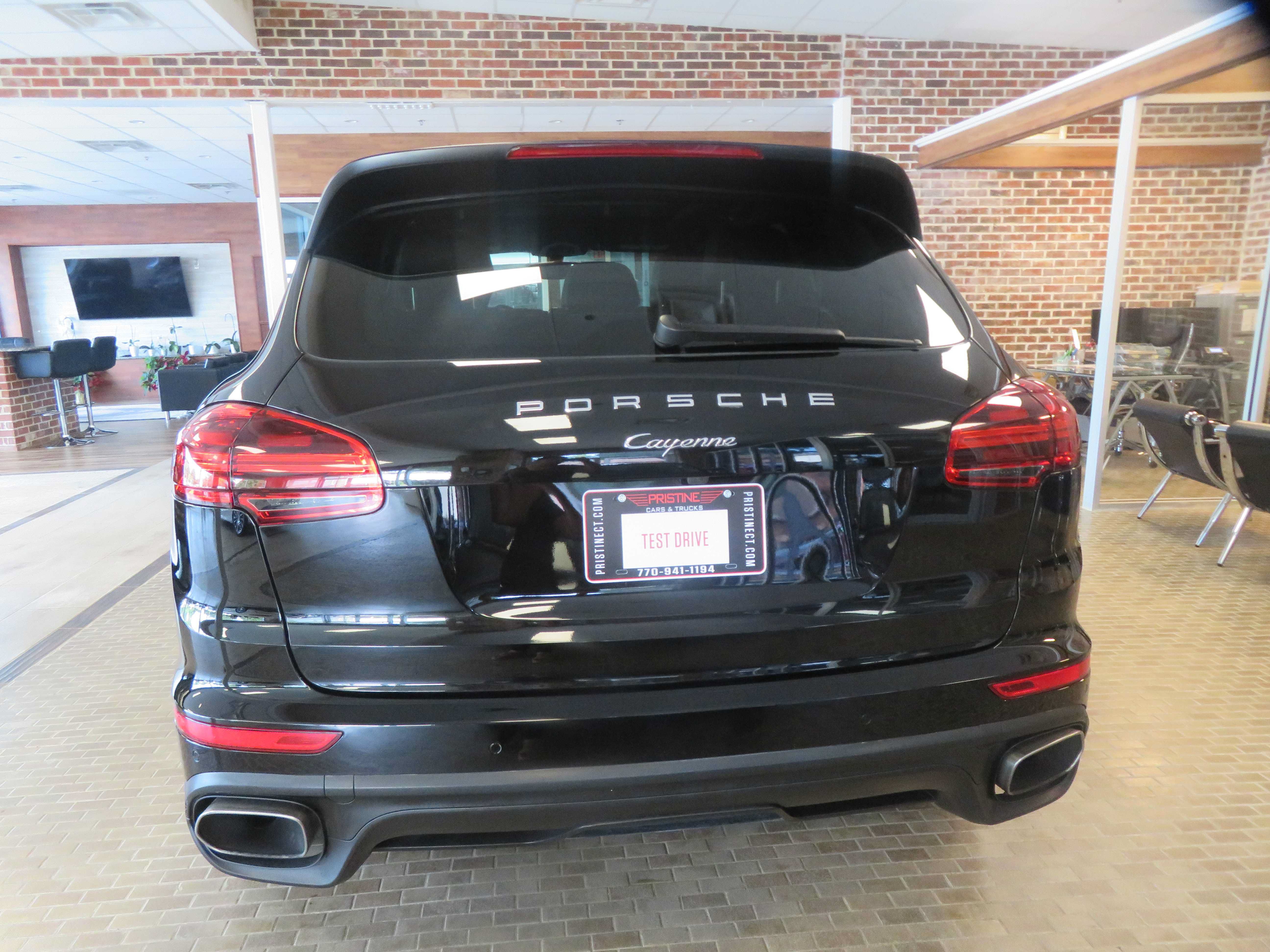 Used 2016 Porsche Cayenne AWD/4WD image 5