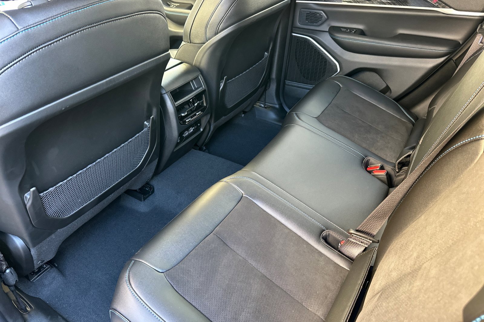 New 2023 Jeep Grand Cherokee Trailhawk w/ Advanced Protech Group II image 11