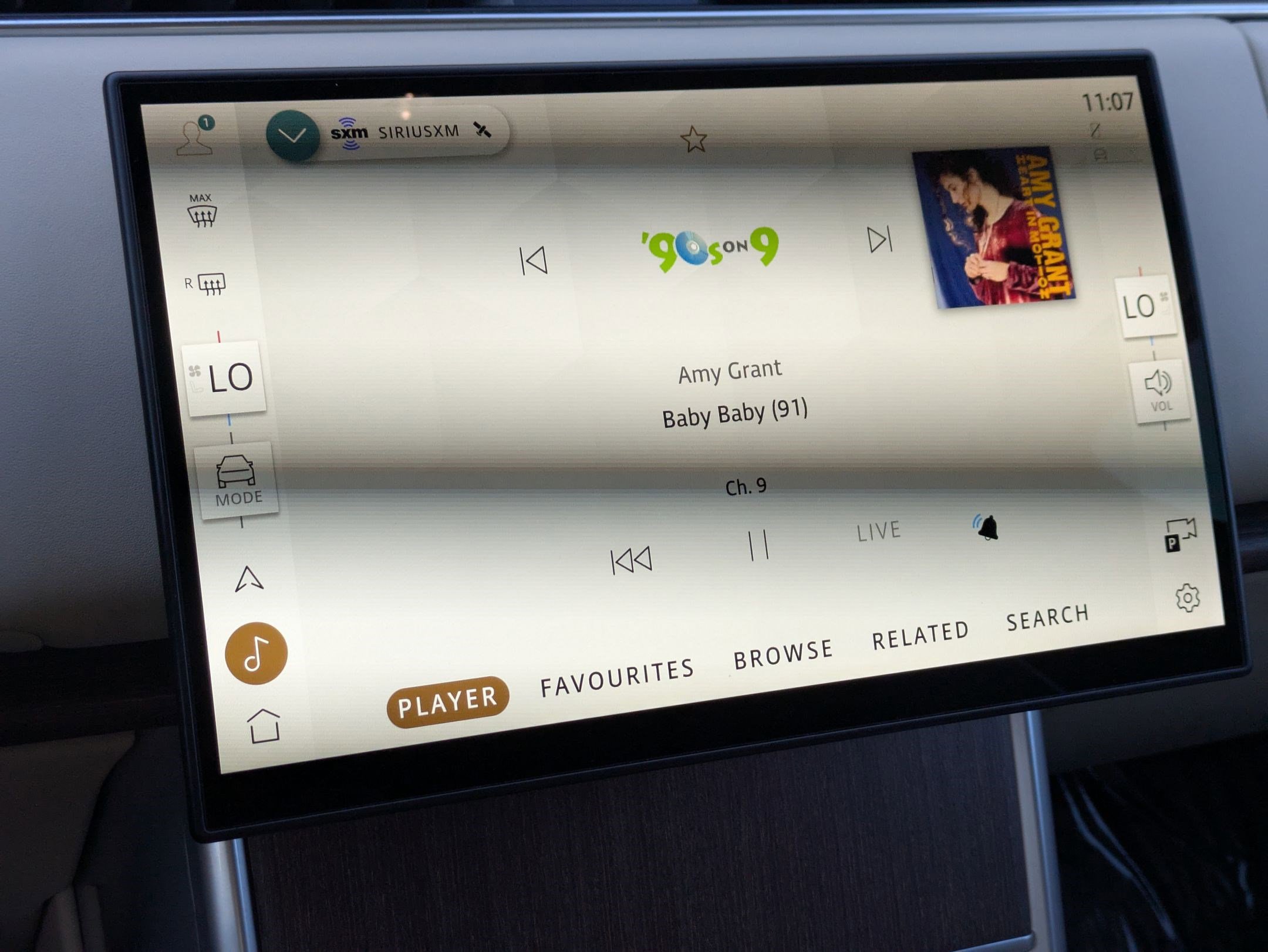 Certified 2024 Land Rover Range Rover SE image 19