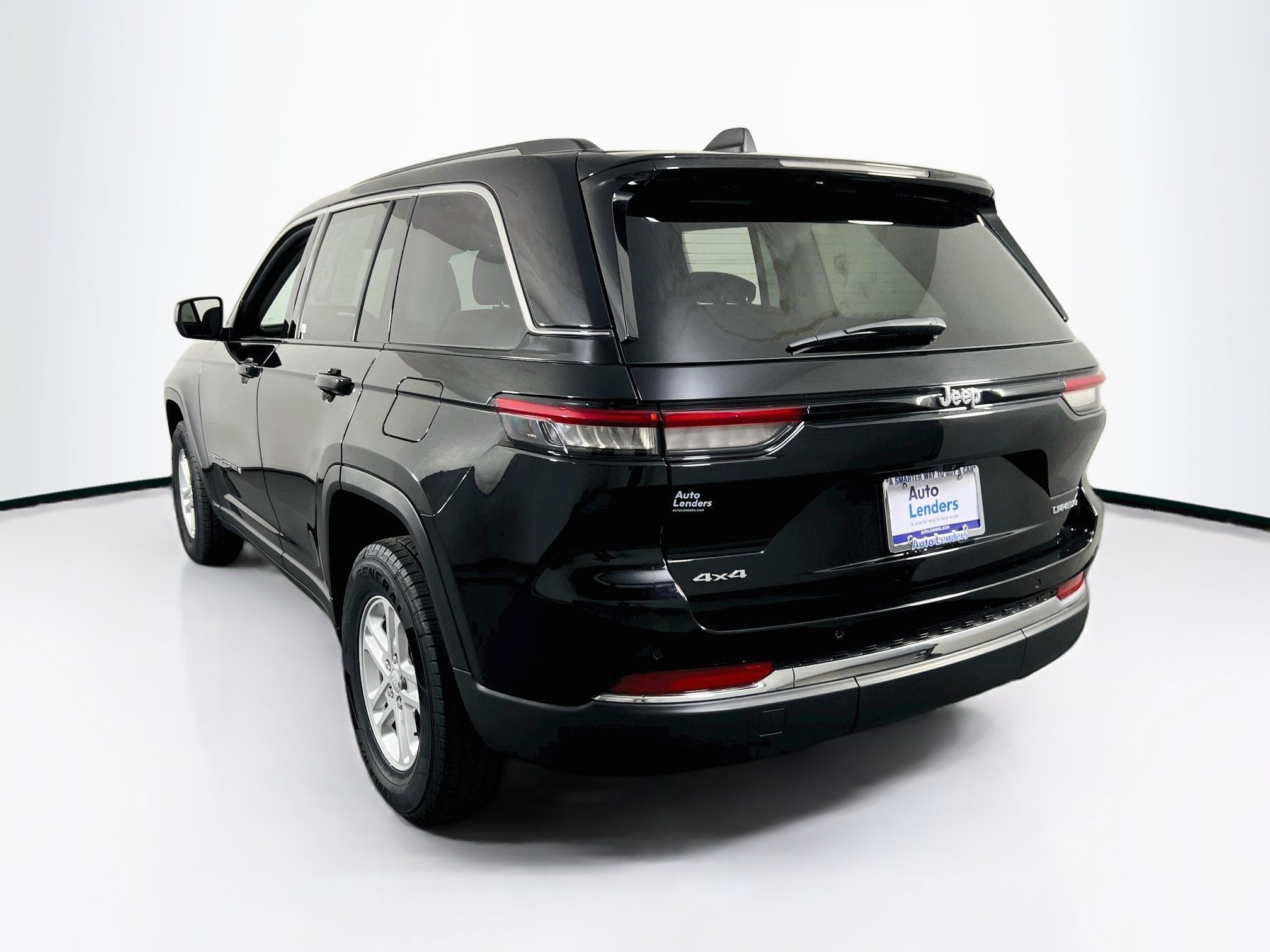 Used 2023 Jeep Grand Cherokee Laredo w/ Luxury Tech Group I AWD/4WD image 7