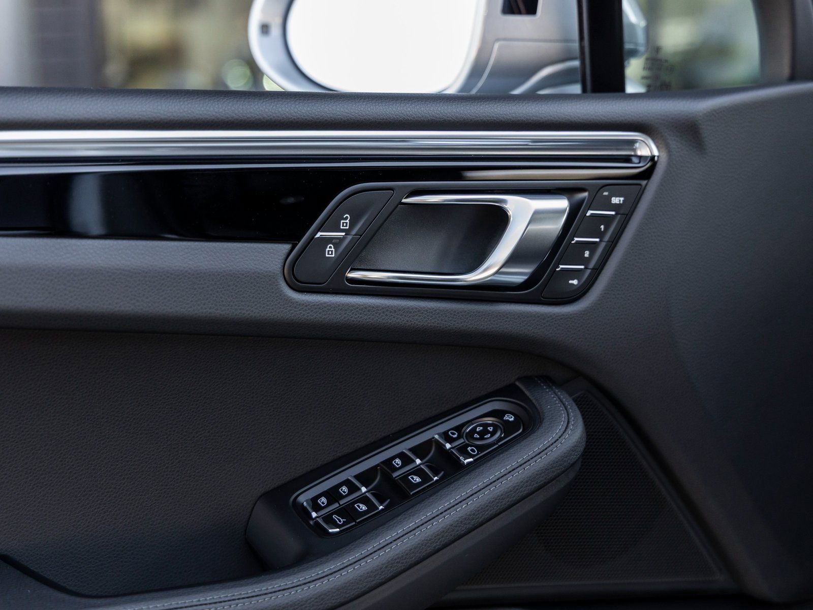 Certified 2025 Porsche Macan S image 22