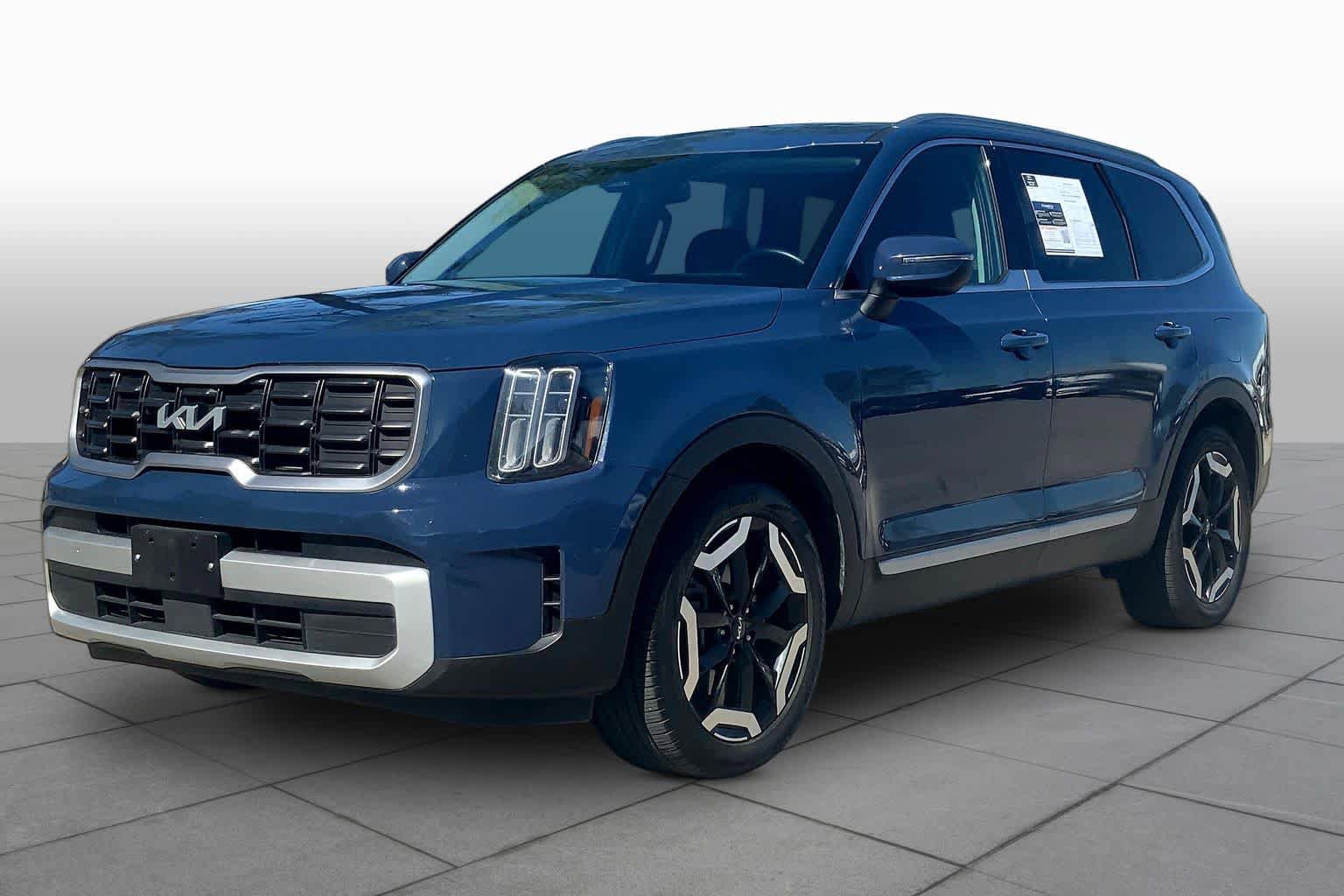 Used 2025 Kia Telluride S AWD/4WD image 2
