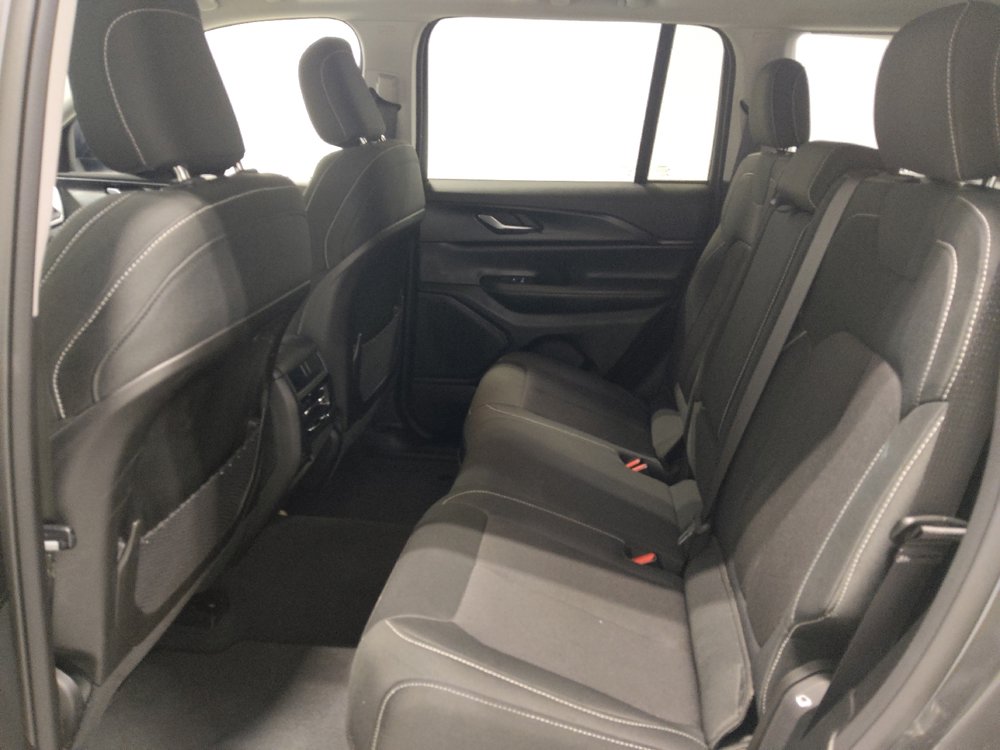 Used 2023 Jeep Grand Cherokee Laredo X AWD/4WD image 18