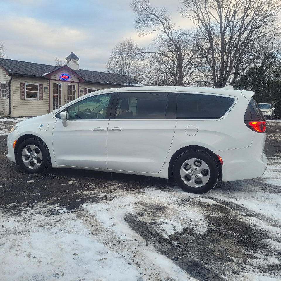 Used 2018 Chrysler Pacifica Touring Plus image 5