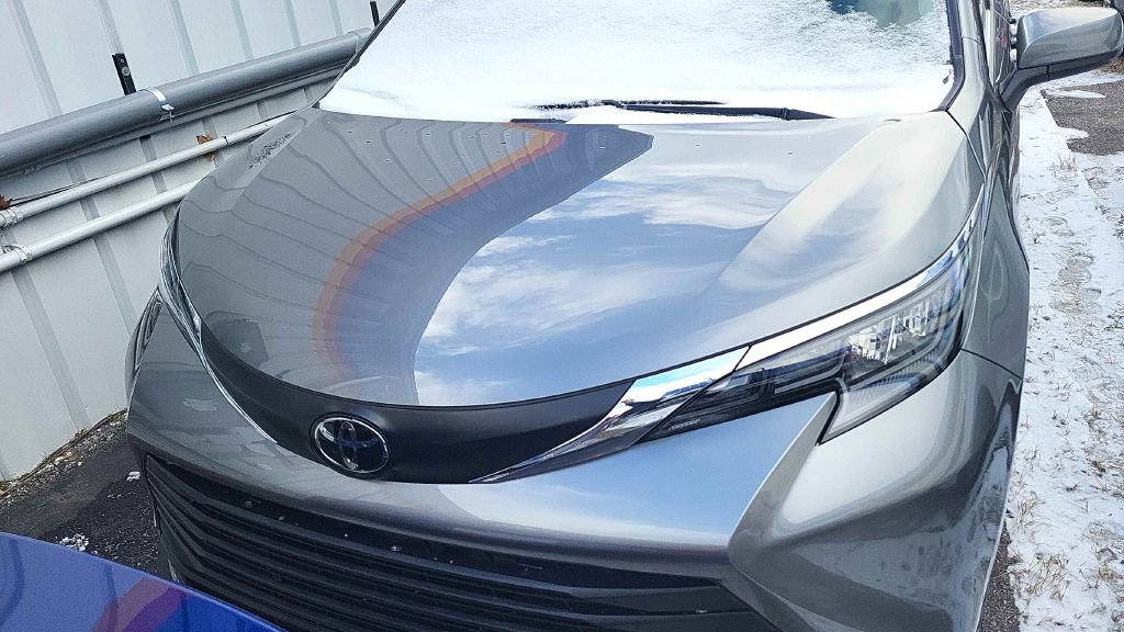 Used 2026 Toyota Sienna XLE image 2