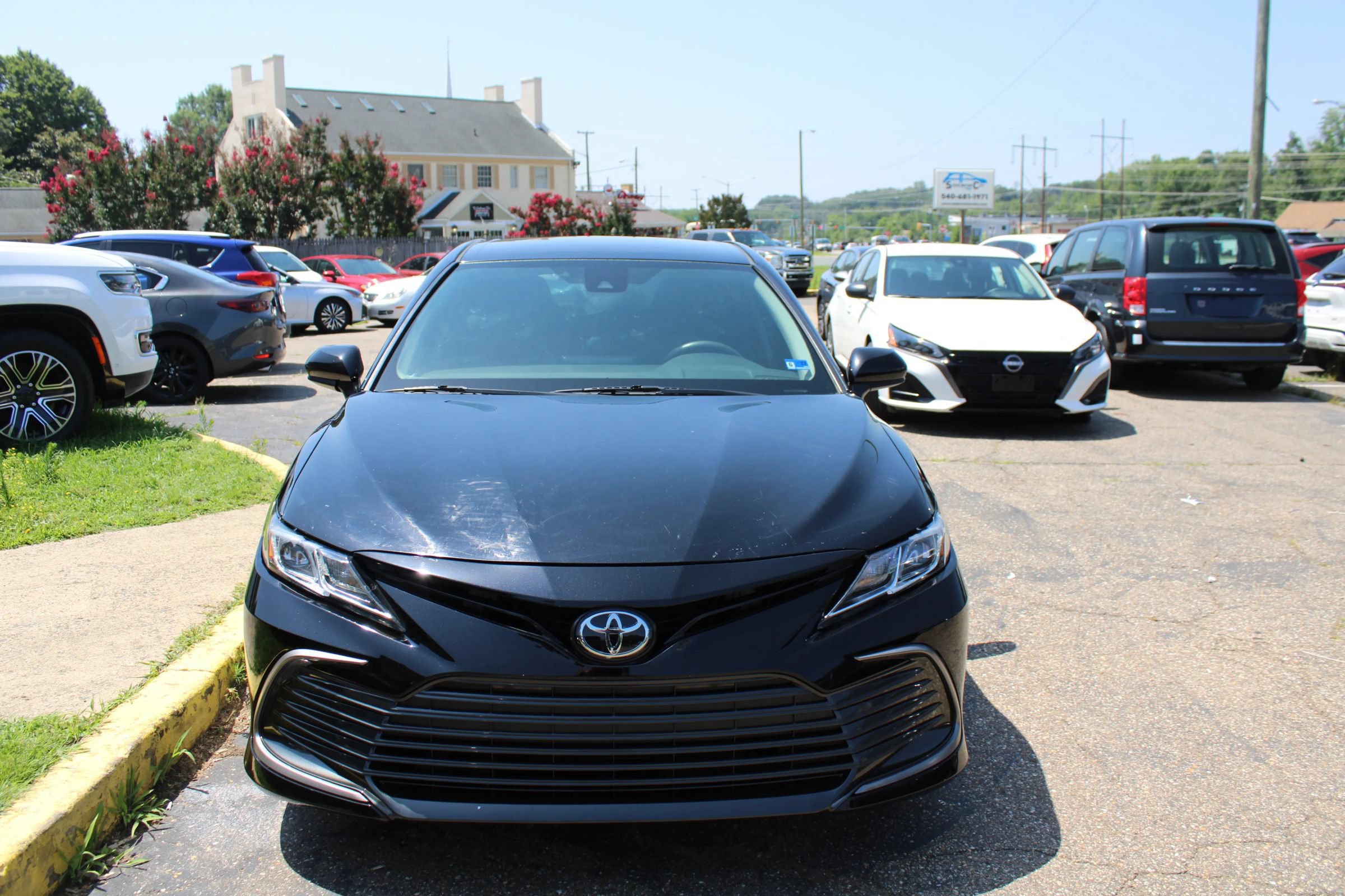 Used 2023 Toyota Camry LE FWD image 2