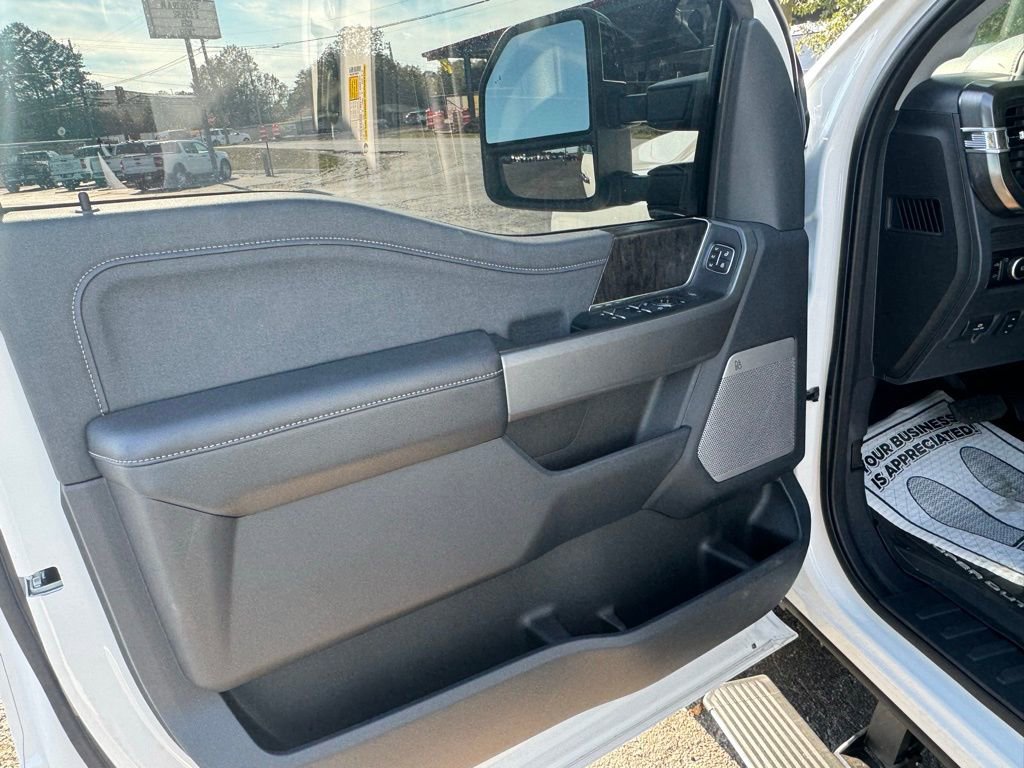 Used 2025 Ford F350 Lariat w/ Lariat Ultimate Package AWD/4WD image 14