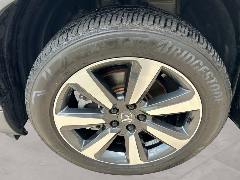 Certified 2025 Honda Pilot Touring image 14